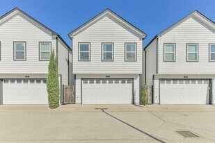 1010 Melneeka Ln in Houston, TX - Building Photo