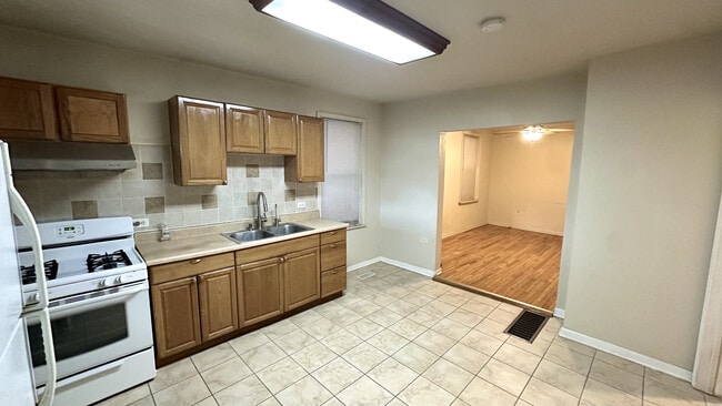 3744 S Wallace St, Unit 1R in Chicago, IL - Foto de edificio - Building Photo