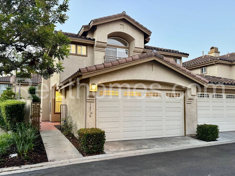 12710 Via Nieve in San Diego, CA - Building Photo