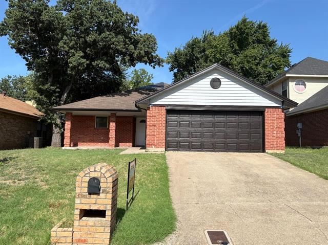 1508 Hollowbrook Ct in Fort Worth, TX - Building Photo