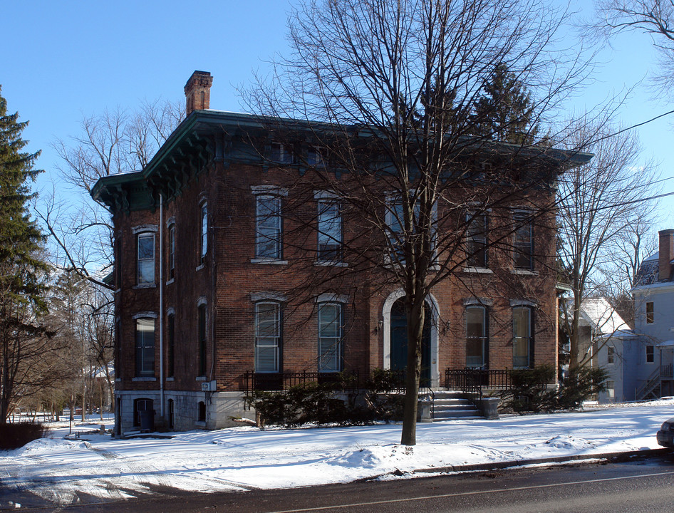 70 South St in Auburn, NY - Foto de edificio