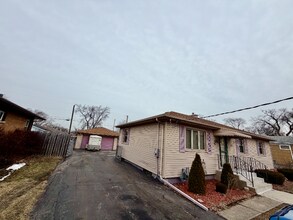 3346 Bernice Rd in Lansing, IL - Building Photo - Building Photo