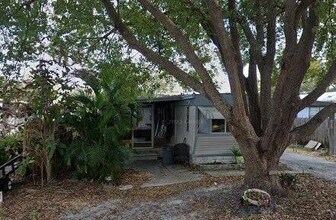 5231 80th St N in St. Petersburg, FL - Building Photo - Building Photo