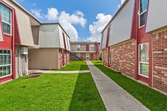 Whispering Palms in New Orleans, LA - Building Photo - Building Photo