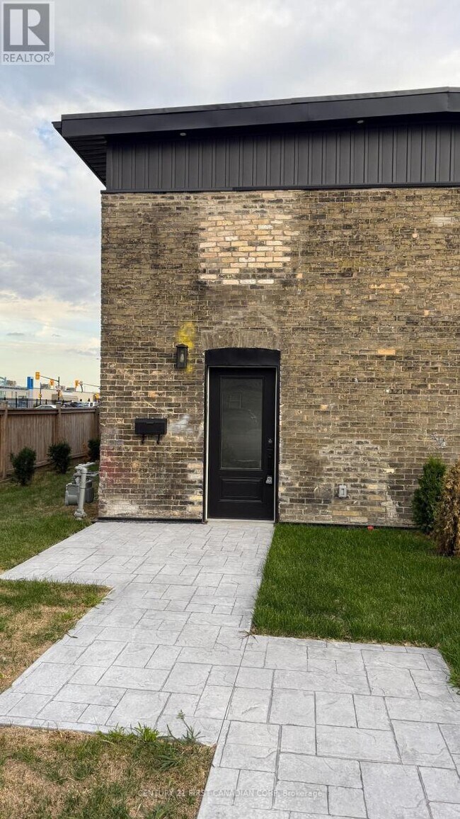 857 Dundas St in London, ON - Building Photo - Building Photo
