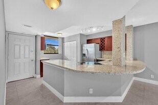 118 Lake Emerald Dr in Oakland Park, FL - Building Photo
