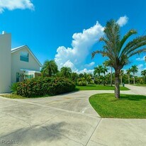 12743 Brewster Dr in Ft. Myers, FL - Building Photo