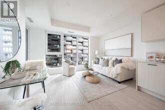 1 Quarrington Lane in North York, ON - Building Photo - Building Photo