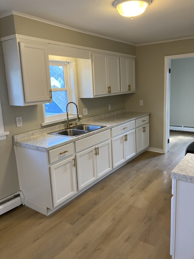 41 White St, Unit 3 in New York Mills, NY - Building Photo - Building Photo