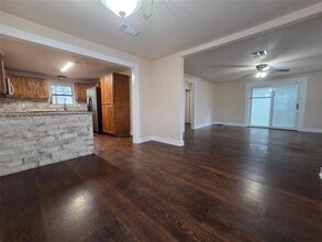 3400 State Hwy 71 in La Grange, TX - Building Photo - Building Photo