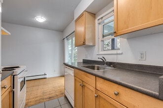 1985 W 8th Ave in Vancouver, BC - Building Photo - Building Photo