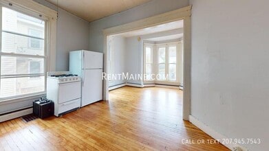 232 Center St in Old Town, ME - Building Photo - Building Photo