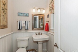 5 Stratford Pl in Huntington, NY - Building Photo - Building Photo
