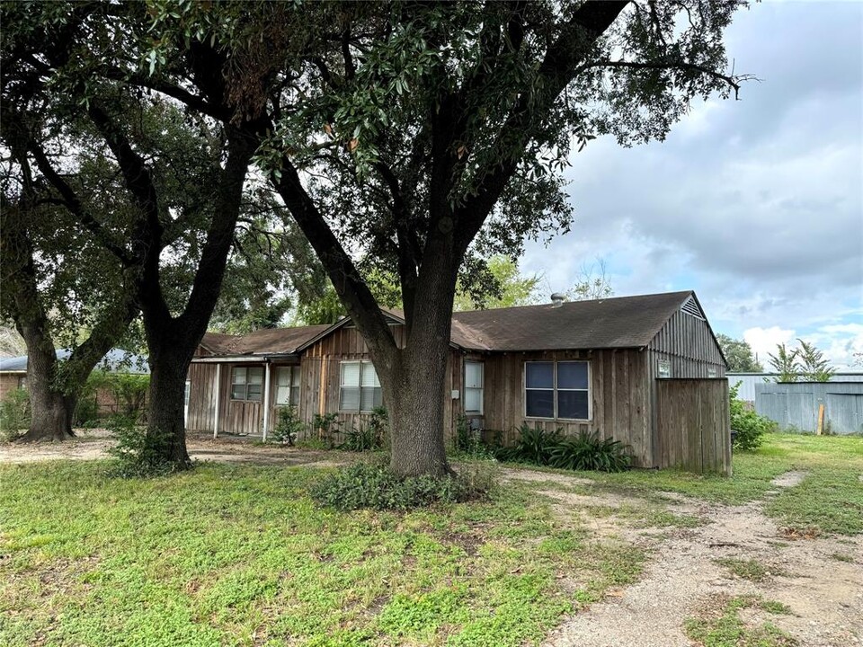 13916 Reo St in Houston, TX - Foto de edificio