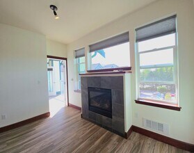 259 W Bakerview Rd in Bellingham, WA - Foto de edificio - Building Photo