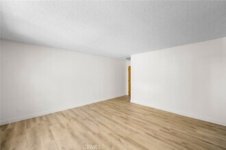 16226 Vanowen St in Los Angeles, CA - Building Photo - Building Photo