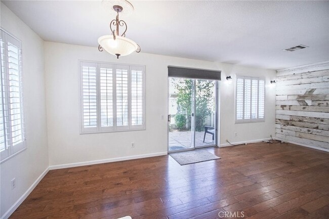22607 Golden Meadow Ln, Unit 28 in Santa Clarita, CA - Foto de edificio - Building Photo