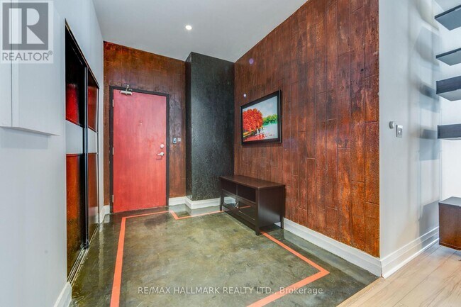8-318 Wellesley St E in Toronto, ON - Building Photo - Building Photo