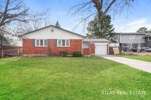 2226 Afton Way, Unit 75 in Colorado Springs, CO - Building Photo