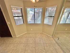 749 Rock Springs Dr in Las Vegas, NV - Foto de edificio - Building Photo