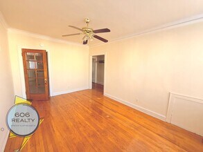 4919 W Berteau Ave in Chicago, IL - Foto de edificio - Building Photo