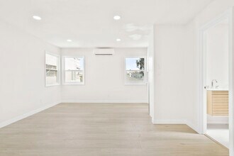 2637 Strandway in San Diego, CA - Foto de edificio - Building Photo