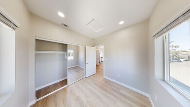 5007 La Dorna St in San Diego, CA - Building Photo - Building Photo