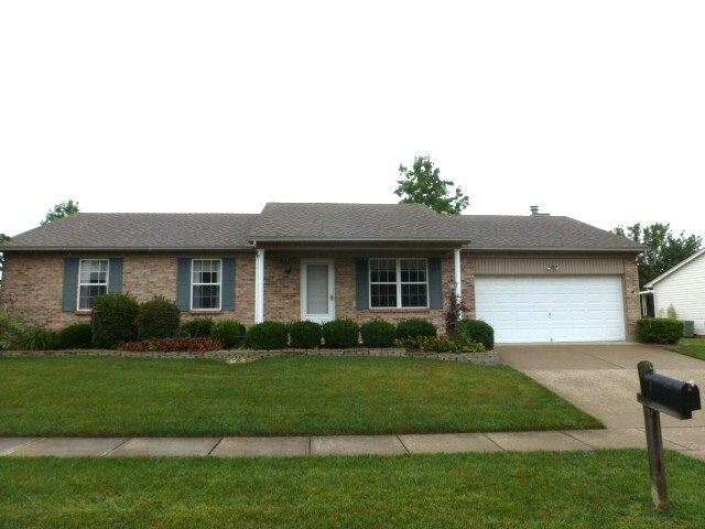 327 Nightwind Dr in Maineville, OH - Building Photo