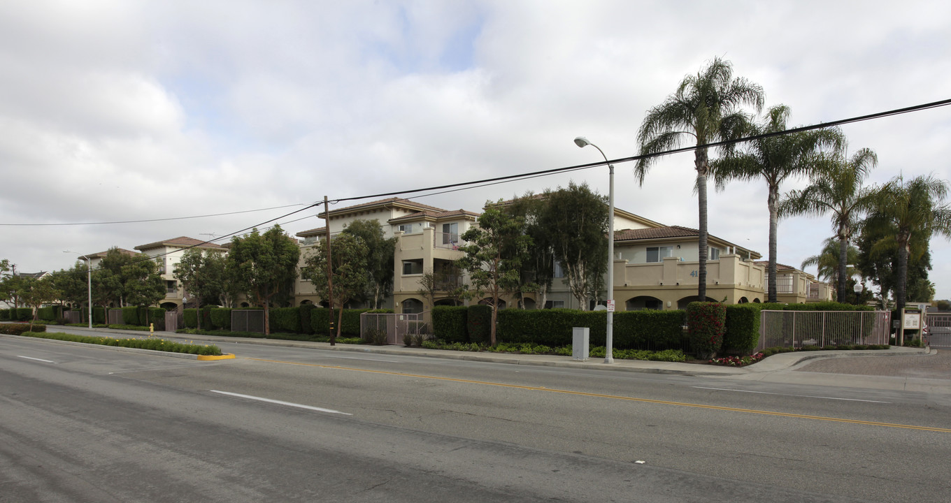 Courtyard Apartment Homes in Buena Park, CA - Foto de edificio