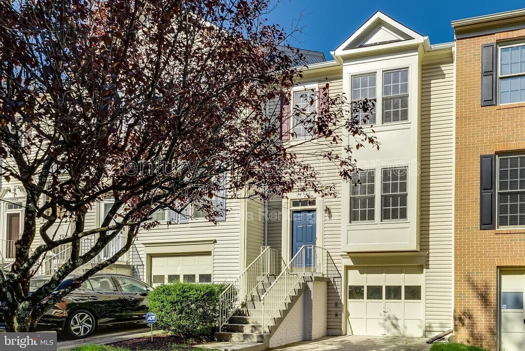 14328 Silo Valley View in Centreville, VA - Building Photo