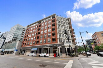 1001 W Madison St, Unit 607 in Chicago, IL - Building Photo - Building Photo