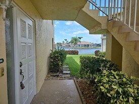 1927 SE 40th Terrace in Cape Coral, FL - Building Photo