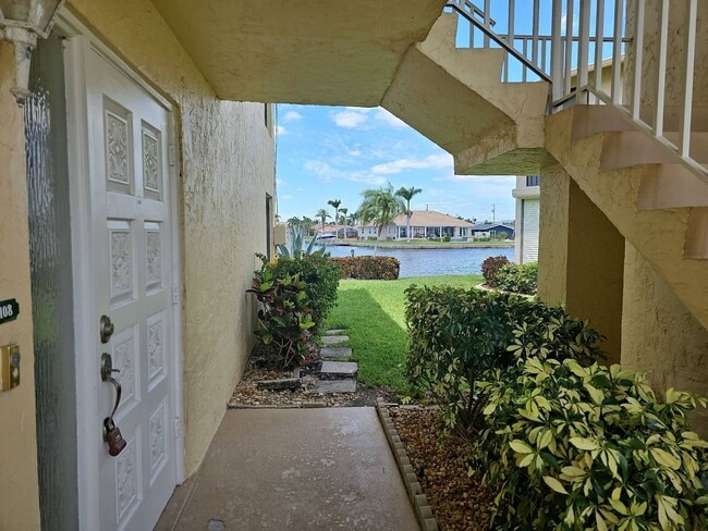 property at 1927 SE 40th Terrace