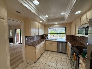 17592 Corbel Ct in San Diego, CA - Building Photo - Building Photo