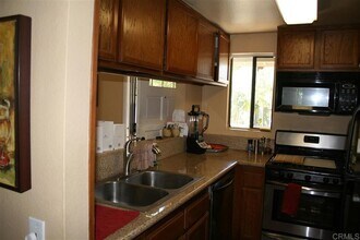 1953 Wellington Ln in Vista, CA - Building Photo - Building Photo