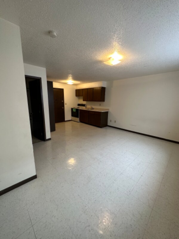 320 Oak Ave N-Unit -106 in Thief River Falls, MN - Building Photo - Building Photo