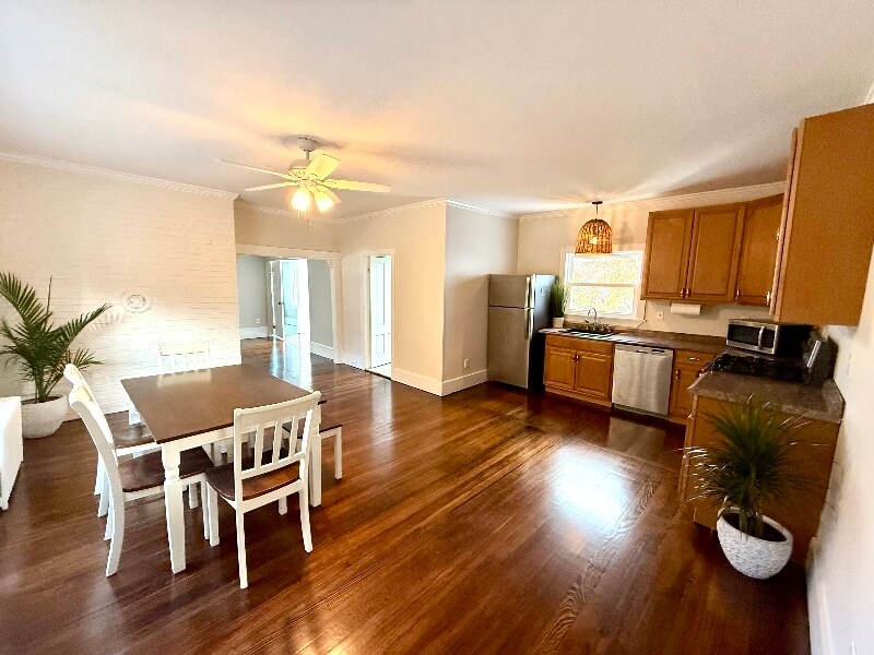 326 Fish Rd in Tiverton, RI - Building Photo