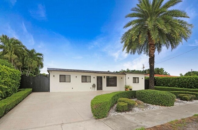 16930 NW 54th Ave in Miami Gardens, FL - Foto de edificio - Building Photo