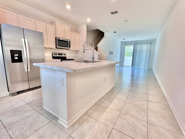 8334 Zenith Cir in Jacksonville, FL - Building Photo - Building Photo