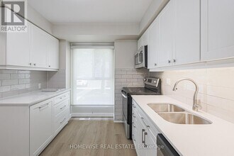 560 Waverly St N in Oshawa, ON - Building Photo - Building Photo