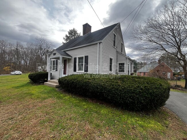 33 Mills Ln in Bloomfield, CT - Building Photo - Building Photo
