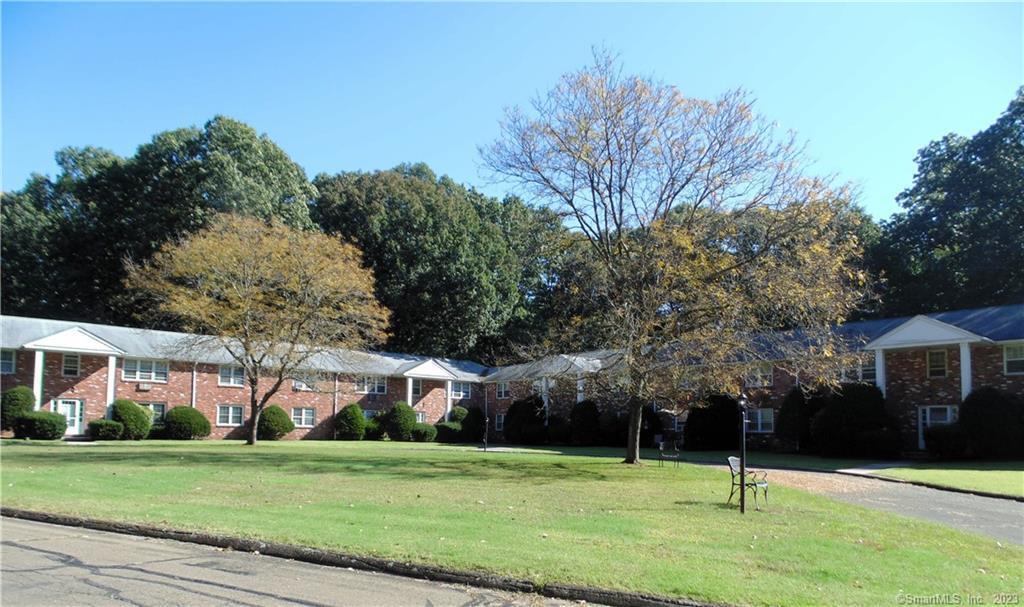 122 Country Club Rd in Cheshire, CT - Building Photo