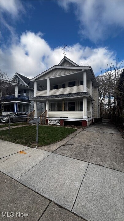 1092 E 143rd St in Cleveland, OH - Building Photo