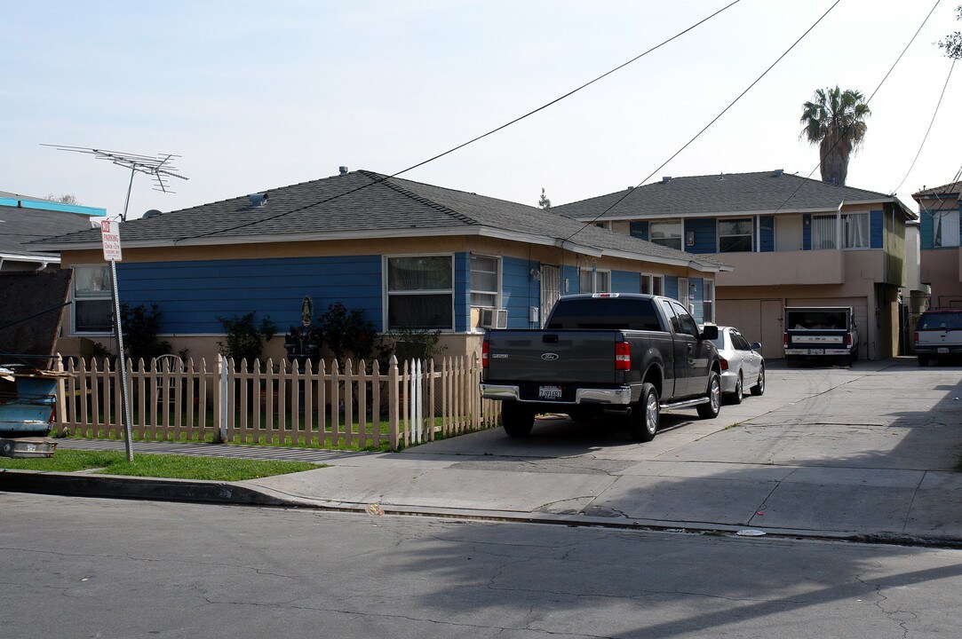 11028-11034 Acacia Ave in Inglewood, CA - Building Photo