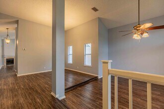 8039 Sunshine Trail Dr in San Antonio, TX - Building Photo - Building Photo