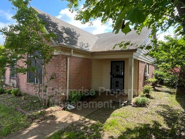 property at 1096 Sunstar Dr