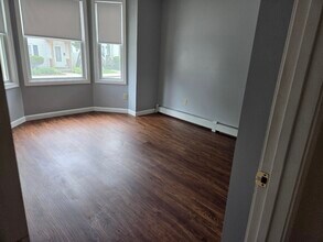 27 Lafayette St, Unit #2 in Rochester, NH - Foto de edificio - Building Photo