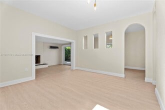 5865 SW 48th St in Miami, FL - Building Photo - Building Photo