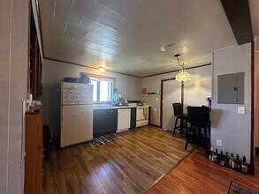 12 Roberts St, Unit #2 in Presque Isle, ME - Foto de edificio - Building Photo