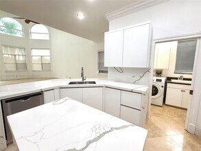 2547 Montclaire Cir in Weston, FL - Building Photo - Building Photo